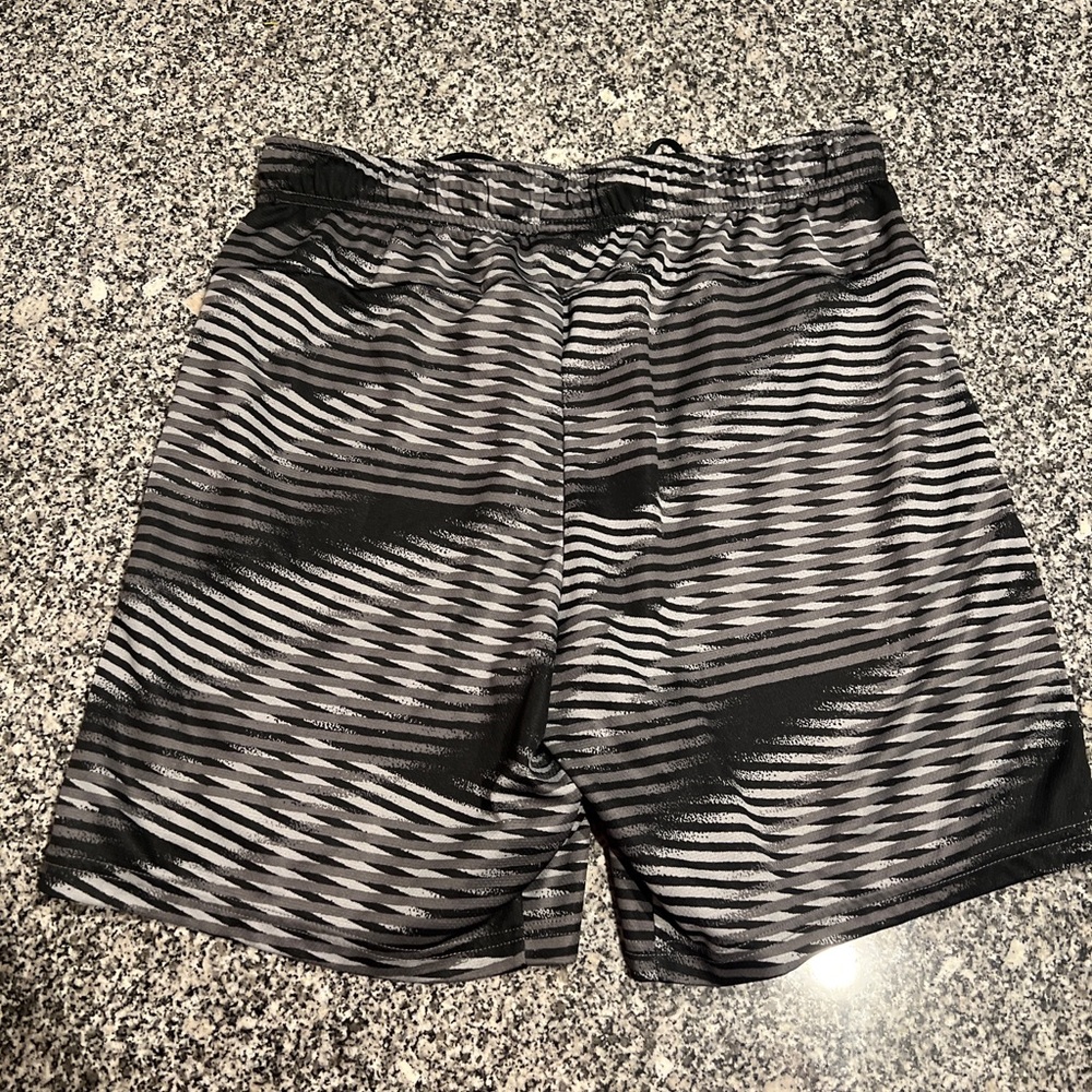 Nike Stripe Basketball Shorts Gray And Black Large - Picture 4 of 5